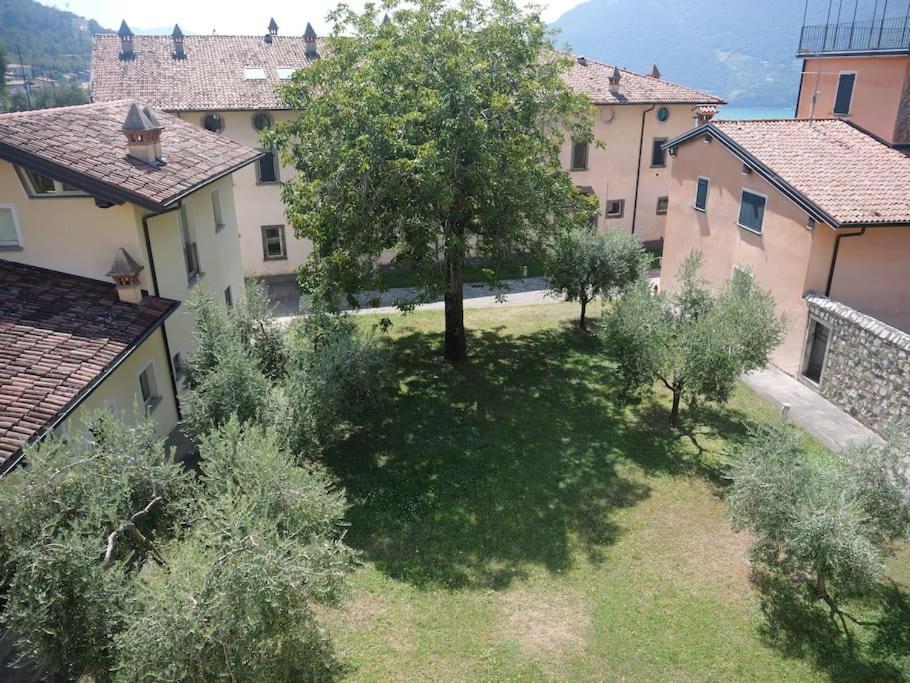 La Corte Del Cigno Monte Isola Exterior foto